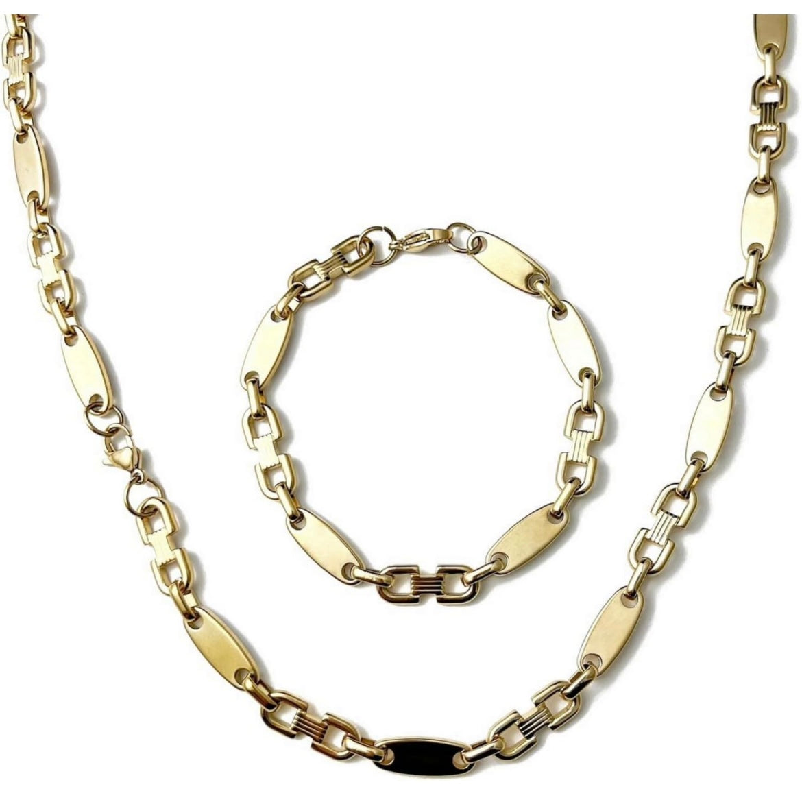 Plattenkette Halskette 75 cm Edelstahl IP Vergoldet  Plattenkette mit Armband Gold Länge: 75 cm Breite: 8 mm Gewicht: 40 Gramm Material: Edelstahl. IP Vergoldet Verarbeitung: hochglanzpoliert Zustand: Neu Marke: Musany Gewicht/Maße können produktionsbedingt um bis zu
