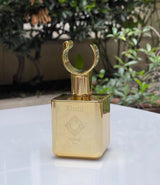 "Noème Paris Khalil Parfum – intensiv, warm, einladend; süße Karamellnoten vereint mit würzigem Kardamom, edlem Holz und Amberakkorden – langanhaltender Unisex-Duft."

"Khalil Noème – 100ml Unisex-Parfum mit eleganter Duftstruktur aus weißen Hölzern, Tonkabohne, Patchouli, Vetiver, Ambroxan und Iris – ideal für Fans warmer Gourmand-Holz-Düfte."