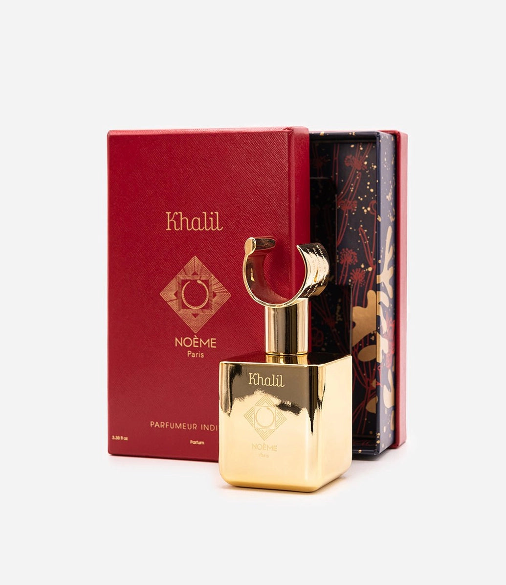 Noème Paris Khalil – Eau de Parfum 100 ml – warmer, würzig-süßer, holziger Duft mit eleganter Iris und moderner Ambroxan-Signatur."

"Khalil Noème – High-End-Nischenduft mit komplexer Duftstruktur: weiße Hölzer, Kardamom, Karamell, Patchouli, Tonkabohne, Ambroxan, Moschus & Iris."

"Noème Paris Khalil 100ml – luxuriöser, langer Halt; warmer Holzduft mit cremiger Süße und moderner, frischer Amber-Moschus-Basis."