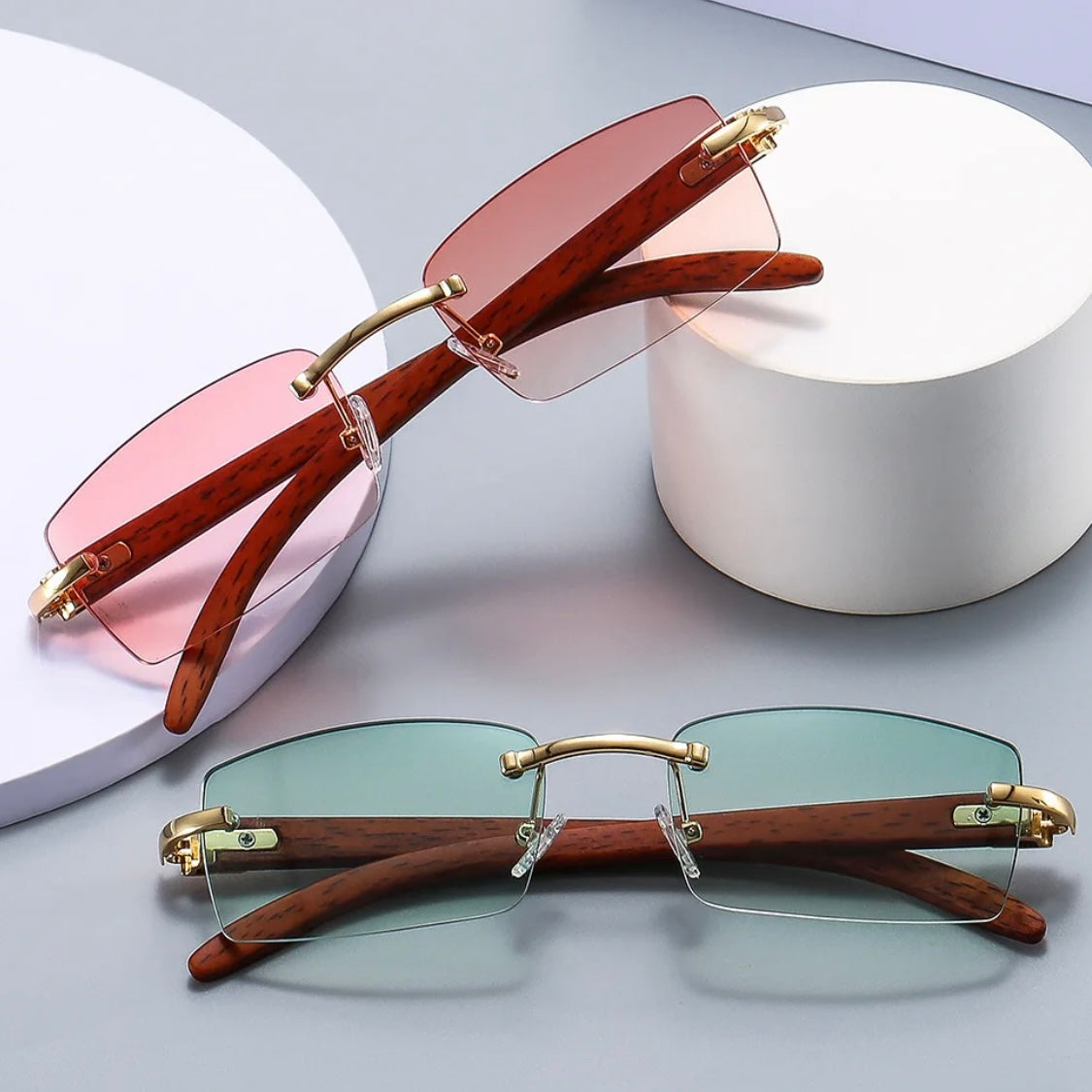 Cartier Retro Sonnenbrille: Verleiht jedem Outfit einen Hauch von Glamour" "Rahmenlose Cartier Sonnenbrille: Luxuriöser Schutz für sonnige Tage" "Cartier Retro Sonnenbrille ohne Rahmen: Ein Muss für Liebhaber feiner Accessoires" "Rahmenlose Cartier Sonnenbrille: Zeitloses Design für den modernen Ästheten"