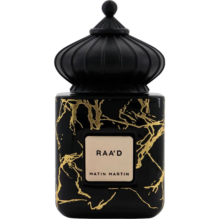 „Matin Martin Raa’d Eau de Parfum 100 ml mit Verpackung – warmer Gourmand-Duft mit Amber, Tonkabohne, Vanille, Moschus, Iris und Kaffeeblüte. Hochwertiger Nischenduft.“ „Nahaufnahme des Sprühkopfs von Matin Martin Raa’d – intensiver warm-würziger Unisex-Duft mit Amber, Vanille und Kaffeeblüte.“