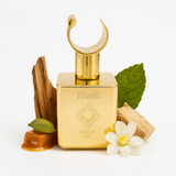 "Khalil Noème Paris Eau de Parfum – intensiver, holzig-süßer Unisex-Duft mit warmen Gewürzen, Amberfrische und cremig-pudriger Iris – 100 ml exklusiver Nischenluxus."

"Noème Paris Khalil Duft – edles Parfum für Damen und Herren mit Kopfnote aus weißen Hölzern, Kardamom und Karamell, Herz aus Zedernholz, Patchouli, Tonkabohne und Vetiver, Basis aus Ambroxan, Moschus und Iris."