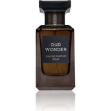 Oud Wonder Eau de Parfum – warmer orientalischer Duft mit Amber und Tonkabohne

Fragrance World Oud Wonder Duft – sinnlich, rauchig und maskulin, 80 ml Flakon

Oud Wonder Parfum von Fragrance World – eleganter Duft mit Oud und Sandelholz

Oud Wonder by Fragrance World – holzig-harziger Unisexduft mit Amber und Vetiver