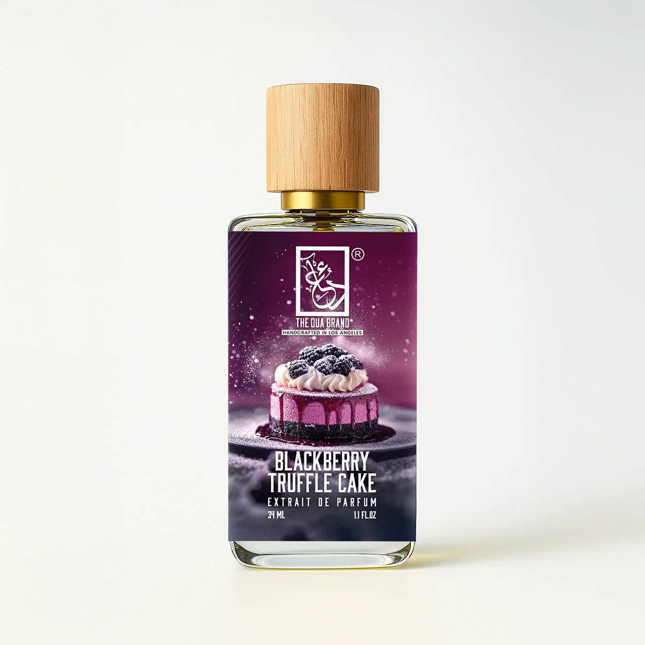 The Dua Brand Blackberry Truffle Cake Duftflakon – luxuriöser Kuchen-Duft mit Brombeeren

The Dua Brand Blackberry Truffle Cake 34 ml kaufen – cremiger Gourmand-Duft mit außergewöhnlicher Haltbarkeit

The Dua Brand Blackberry Truffle Cake Duftprofil – gourmandig, süß, cremig, fruchtig und warm

The Dua Brand Blackberry Truffle Cake kaufen bei Leon Absolute – exklusiver Extrait de Parfum

The Dua Brand Blackberry Truffle Cake Duftnoten visualisiert mit Brombeeren, Sahne und Vanillekuchen

The Dua Brand Black
