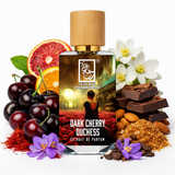 Nahaufnahme vom Dark Cherry Duchess Parfumflakon von The Dua Brand – dunkle Schwarzkirsche trifft auf Mandel, Kakao und Jasmin für einen süß-eleganten Nischenduft