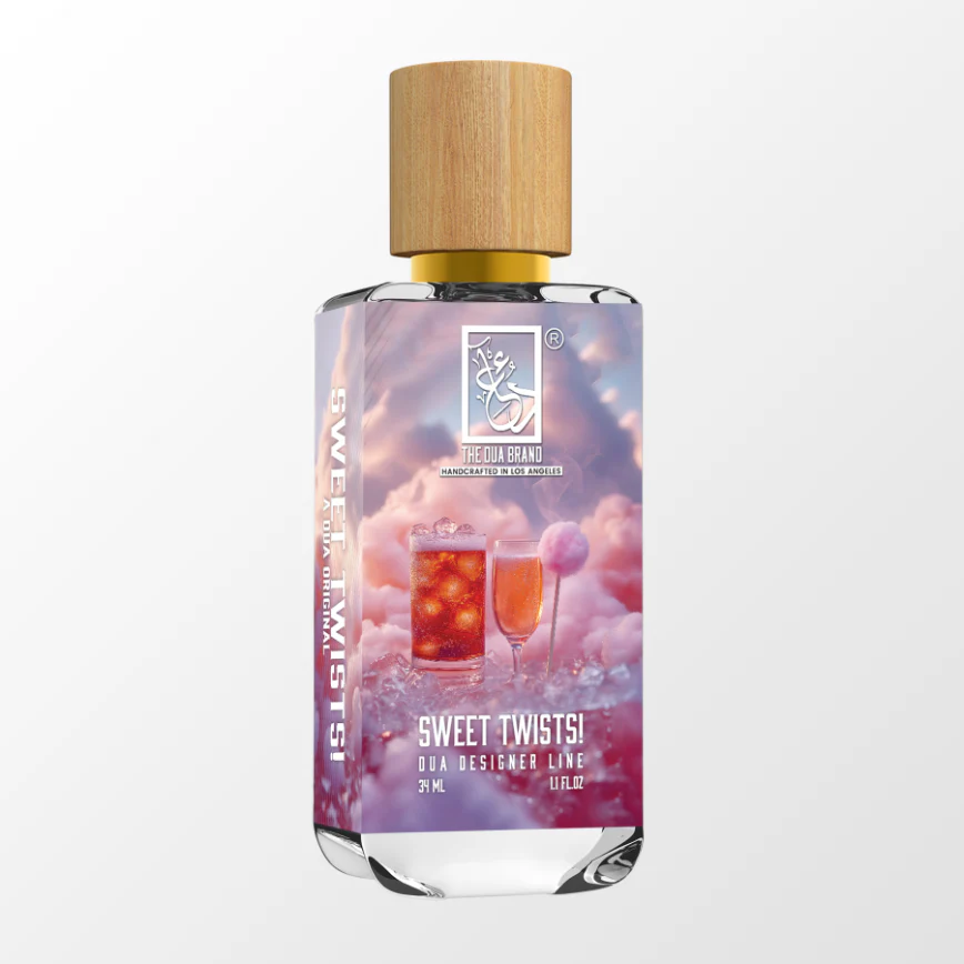 Beschreibung
DUA DESIGNER LINE

Einführung von Sweet Twists! - das Kronjuwel unserer originalen Duftkollektion. Eine Mischung, die so einzigartig süß ist, dass sie Sie schon beim ersten Hauch vor Freude schwärmen lässt. Mit einer originellen Mischung, die nichts weniger als bezaubernd ist, verkörpert sie das Wesen purer Verwöhnung. Stellen Sie sich vor, Sie spazieren durch ein märchenhaftes Süßigkeitenland, 