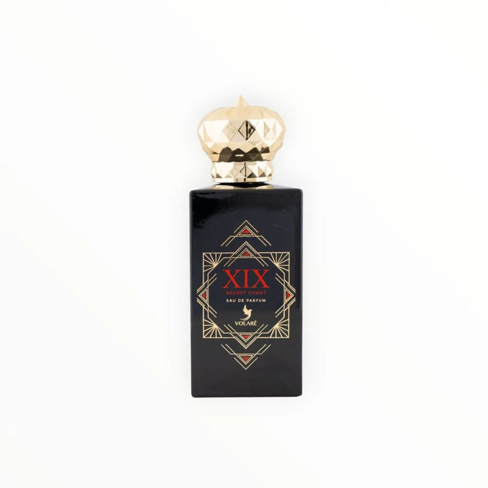 Parfum Volare XIX Secret Chant – eleganter Duft mit grünen Blättern, floralen Noten und warmer Patchouli-Basis – Produktfoto 100ml

Volare Secret Chant Eau de Parfum – 100ml Flakon, Tuberose und Seerose in der Herznote, warmer Vetiver in der Basis – Studioaufnahme

Secret Chant by Volare – moderner frischer Duft, Aldehyde in der Kopfnote, cremige Iris, warmes Sandelholz und Moschus – Produktbild