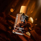 Detailaufnahme des The Dua Brand 10 Shades of Gaiac Extrait de Parfum – eleganter Unisex-Duft mit Gaiac-Holz, Olibanum, Moschus und Zedernholz für Liebhaber hochwertiger Holzdüfte.