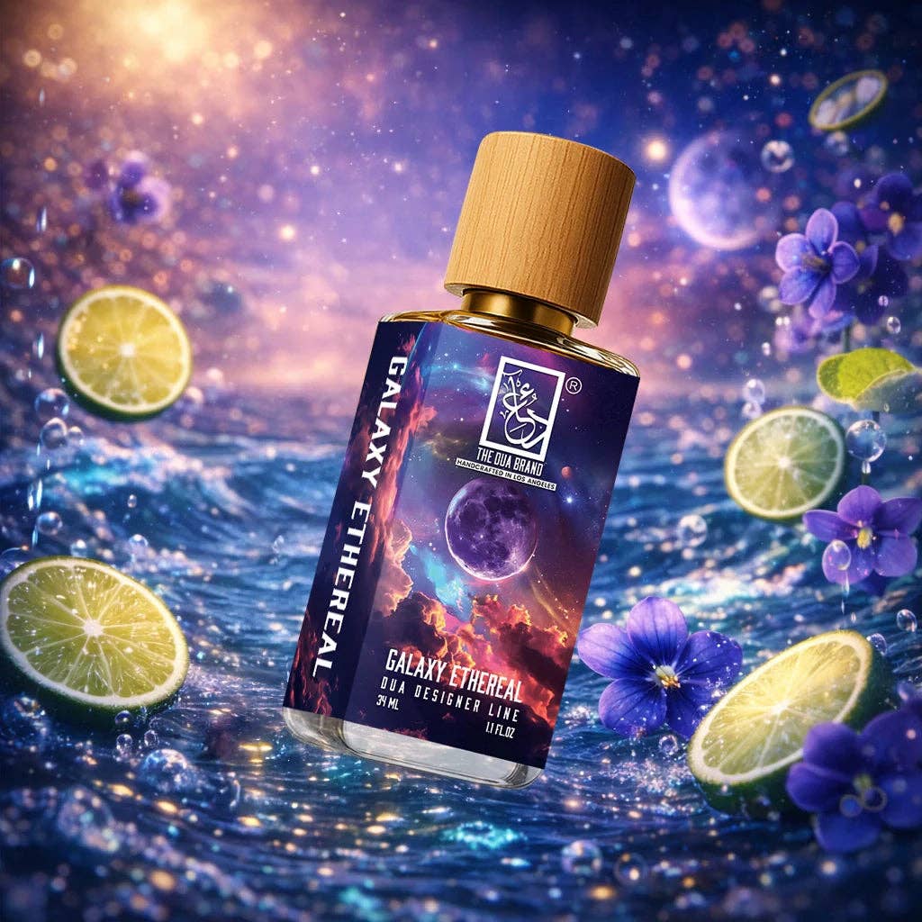Detailaufnahme des The Dua Brand Galaxy Ethereal Extrait de Parfum – frischer aquatischer Duft mit Limette, Meeresnoten, Himbeere, Vanillin und Ambroxan für Damen und Herren.