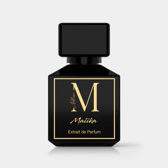Malika Maison Noblesse Parfum kaufen – luxuriöses Extrait de Parfum mit fruchtig floraler Duftnote und intensiver Haltbarkeit. Elegante Duftalternative im Stil von Madawi Arabian Oud mit Pfirsich, Ananasblüte, Rose und Moschus.