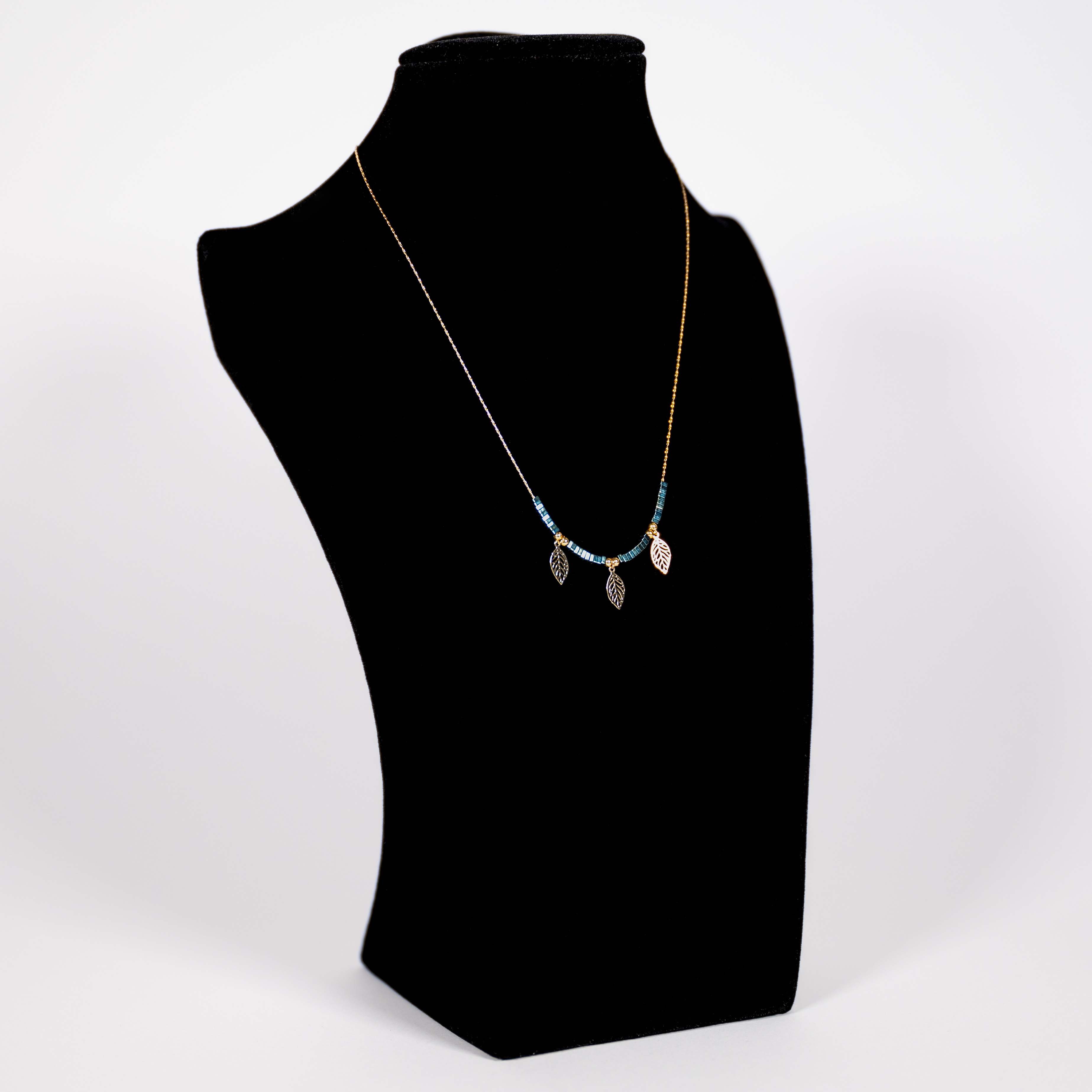 Kollektion: Ketten/ Chains  Länge: 43 cm   Gewicht: 2,5 Gram  Material: Edelstahl   Sofort versandfertig, Lieferfrist 2-5 Tage, Blätter, Ketten Gold, Blau Dünn angenehmes Erlebnis, einfach an- und auszuziehen. Das perfekte Geschenk: Dieser schillernde, zierliche Schmuck wird in einer schönen und stilvollen Geschenkbox von Frumos geliefert. Eine ausgezeichnete Wahl für Geburtstage, Jubiläen, Feiertage un