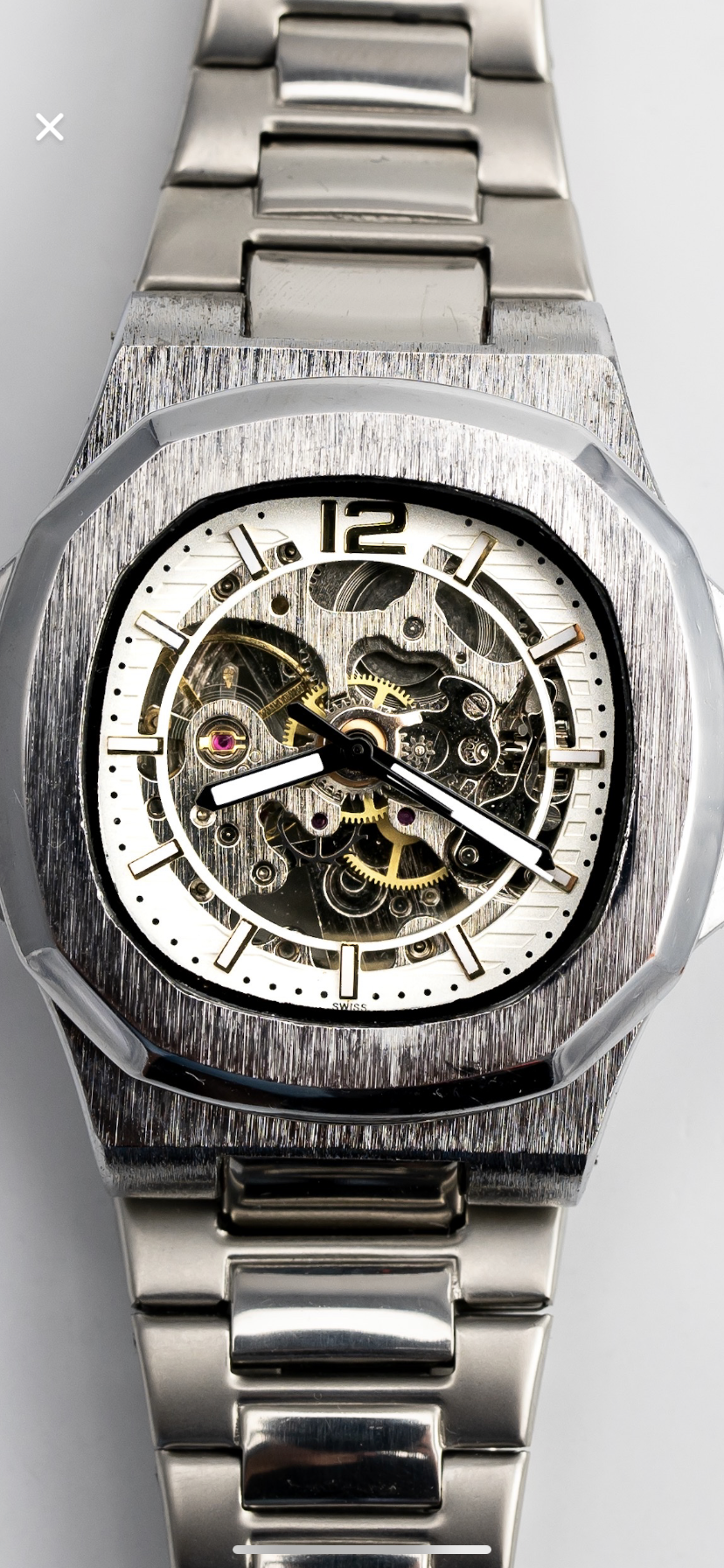 Pagani Design Herren-Armbanduhr: Das Edelstahlarmband hat gebürstete Seiten und eine polierte Mitte. Jeder Abschnitt des Riemens ist poliert, um den Verschleiß zu minimieren und eine bequeme Passform zu gewährleisten. Der faltbare Sicherheitsverschluss ist einfach zu bedienen und nicht leicht zu lösen.