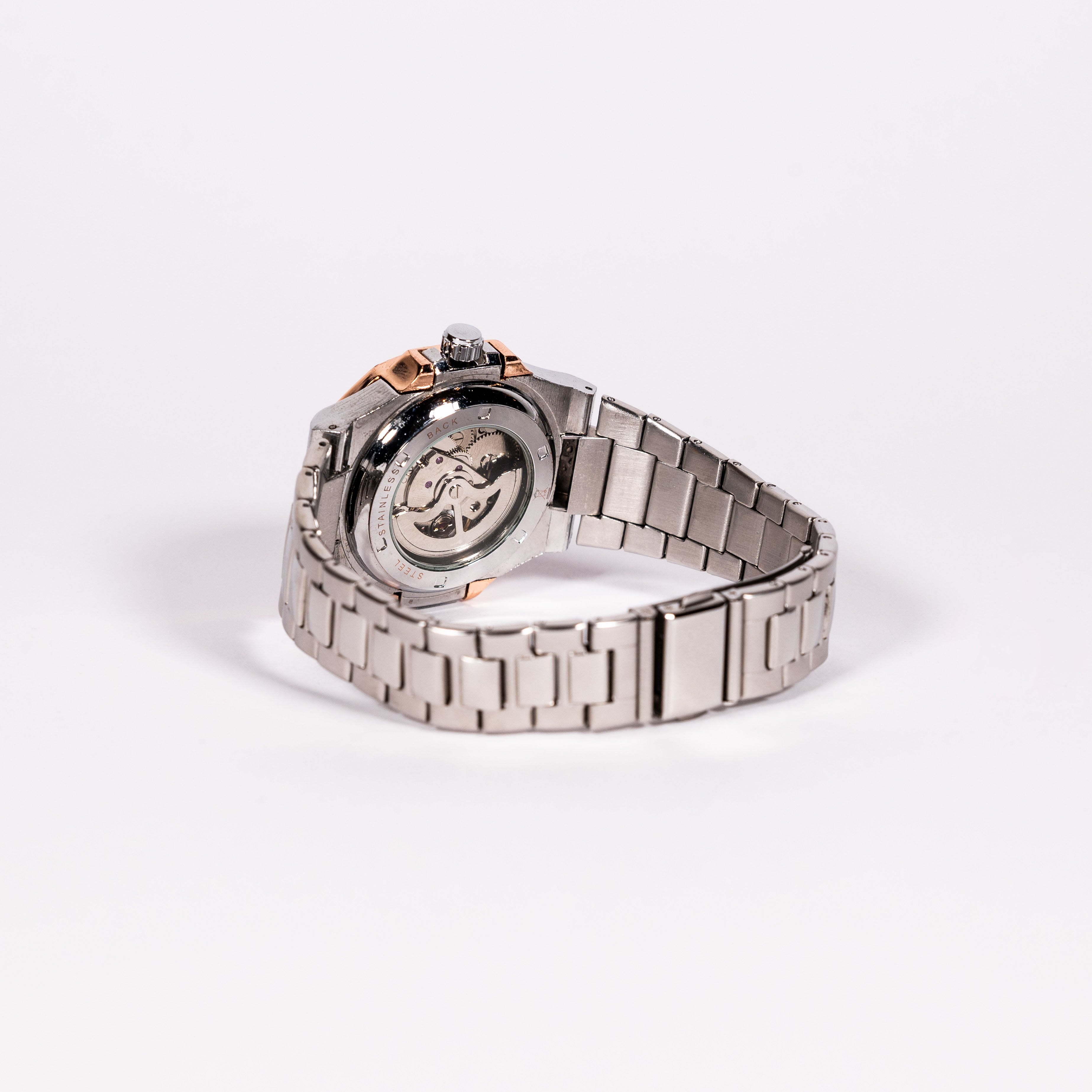 Uhr, Skeletiert, Automatik, Patek, Gold, Silber, Armband, Uhr, Foto, Hintergrund ,: Japanisches importiertes automatisches analoges Uhrwerk, Uhrwerk bietet präzise Zeitmessung und minimale Wartung für eine zuverlässige und sorgenfreie Zeitmessung. Automatisches Uhrwerk bedeutet, dass es Ihr Antrieb ist, der unsere Uhren mit Strom versorgt. Kinetische Energie wird aus Ihren Aktivitäten genutzt und verwendet, um das mechanische Uhrwerk zu versorgen. Mit einer Gangreserve von bis zu