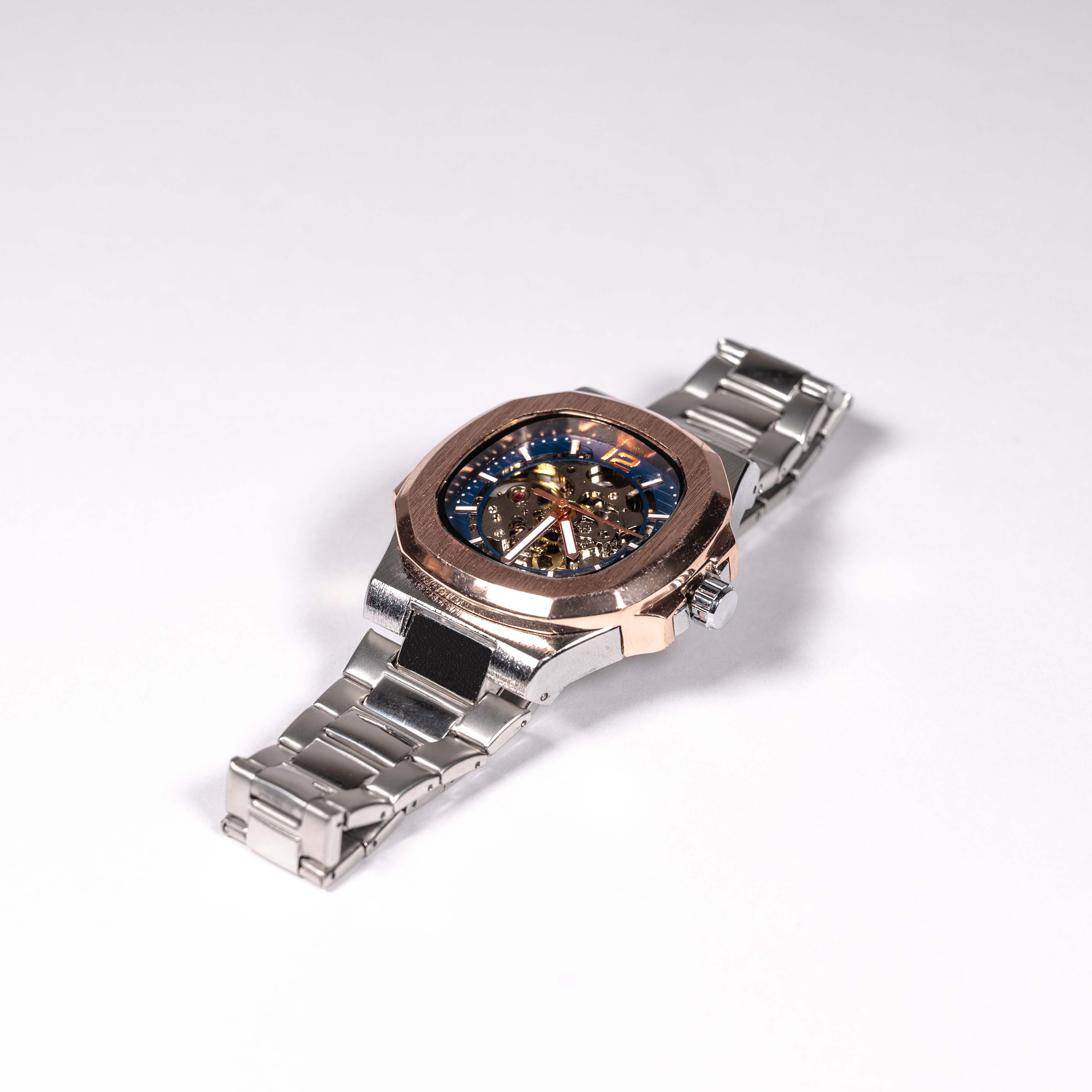 Uhr, Skeletiert, Automatik, Patek, Gold, Silber, Armband, Uhr, Foto, Hintergrund ,utomatisches Uhrwerk: Das ursprüngliche mechanische Uhrwerk mit 80 Stunden Gangreserve kann die Zeit genau einstellen. Sie müssen die Uhr aufziehen, nachdem Sie die neue Uhr erhalten haben. Es wird durch die natürlichen Bewegungen des Handgelenks angetrieben, em